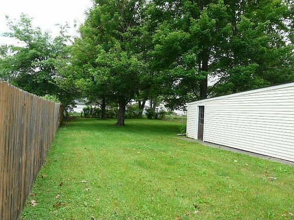3rd image of 10860 Woodview Blvd