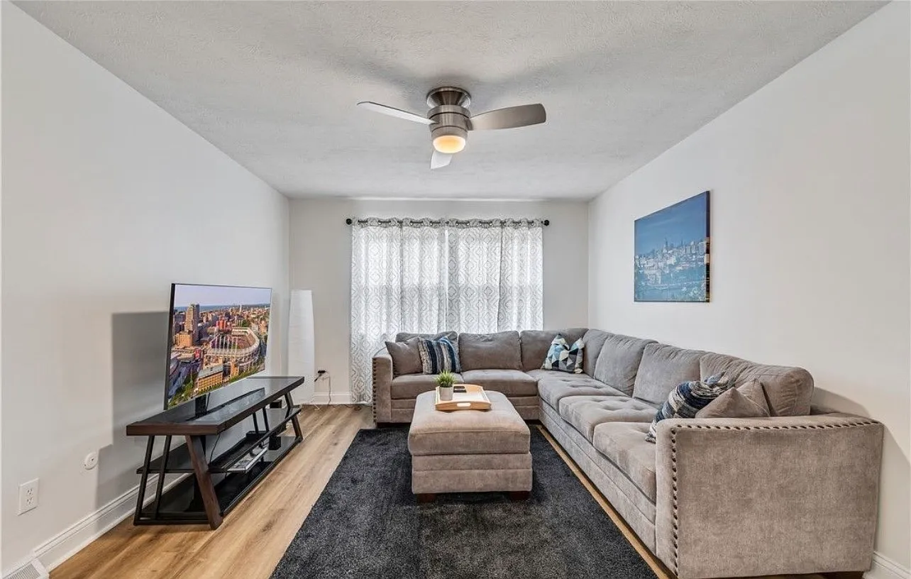 Updated 2BR Duplex with Garage, Rec Room & Balcony — Photo 4