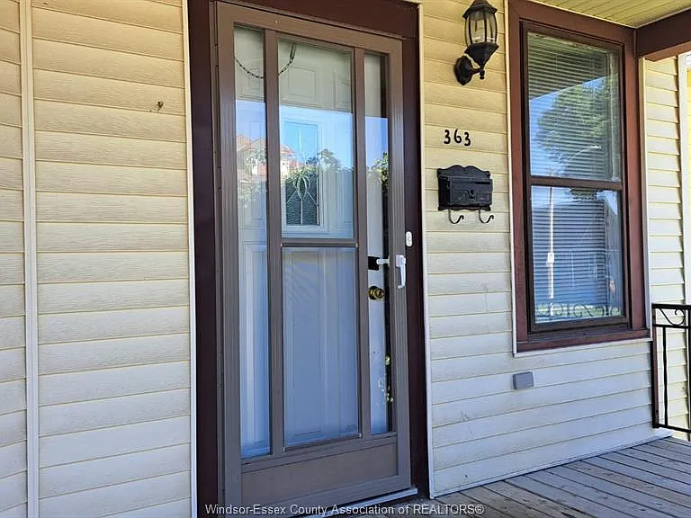 363 McKay Ave — Photo 3