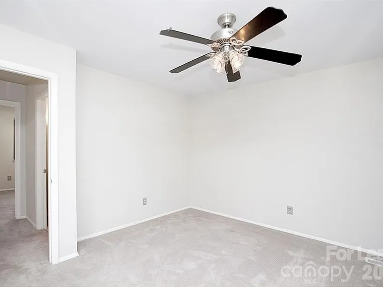 951 Hollywood St #K — Photo 12