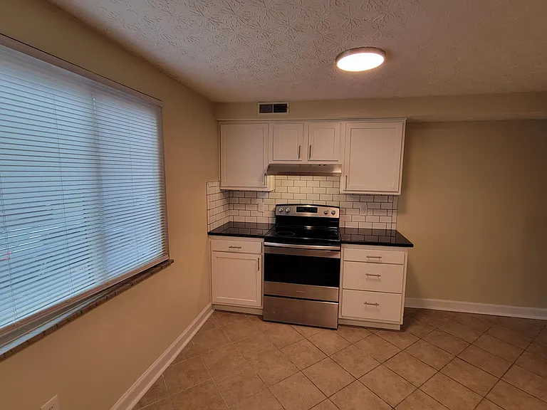 390 E 15th Ave — Photo 12