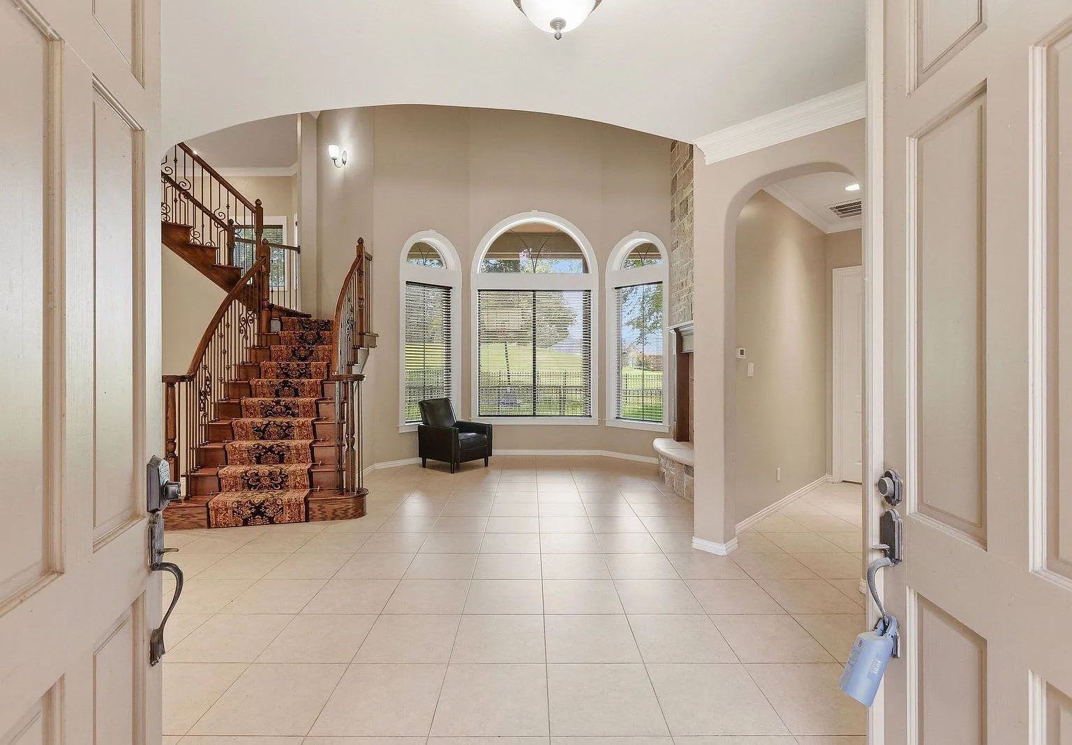 4 bed, 3.5 bath, 3770 sqft, $3,875 — Photo 4