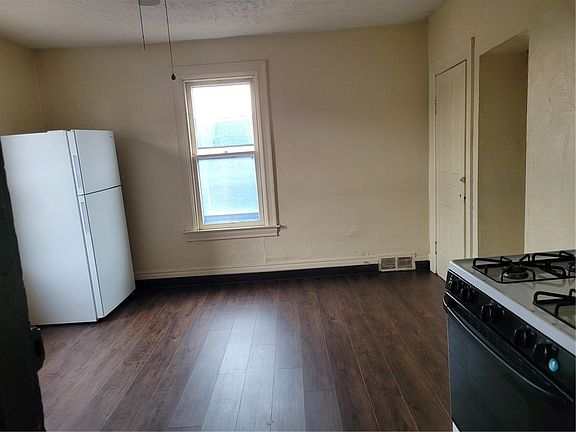 5th image of 811 10th St