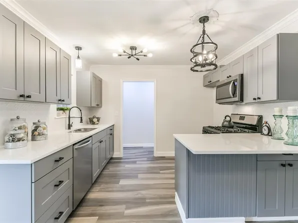 1309 W Lang St, Alvin, TX 77511