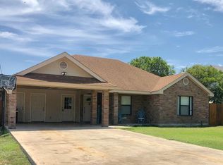 113 W Oppenheimer St, Uvalde, TX 78801