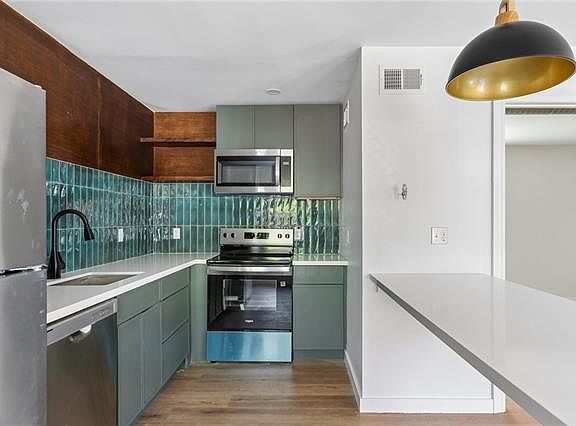4th image of 3900 Royal St #1B