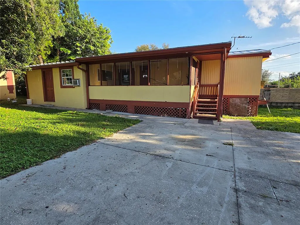 4 bed, 3.0 bath, 924 sqft, $1,700 — Photo 1
