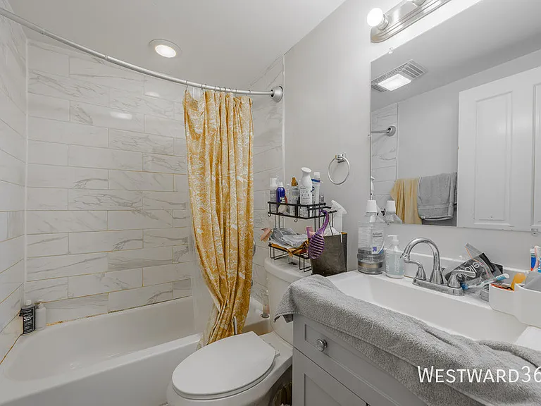2239 W Cornelia Ave #G — Photo 11