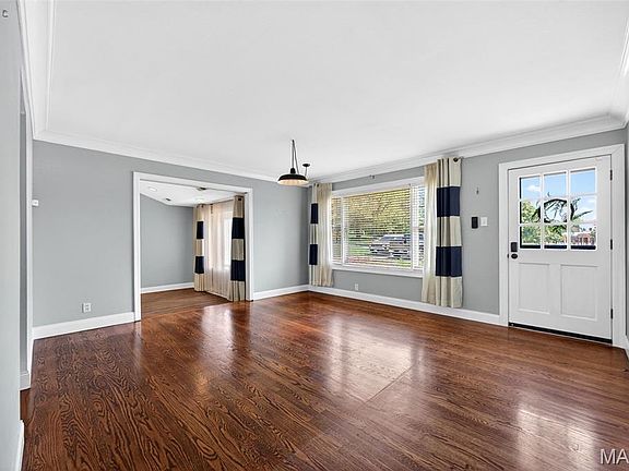 4th image of 247 Old Ballwin Rd