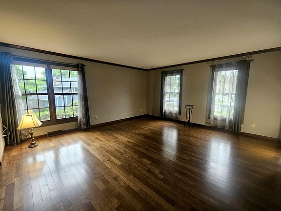 5th image of 3806 Hastings Ct