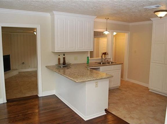 2nd image of 580 Hooks Ave