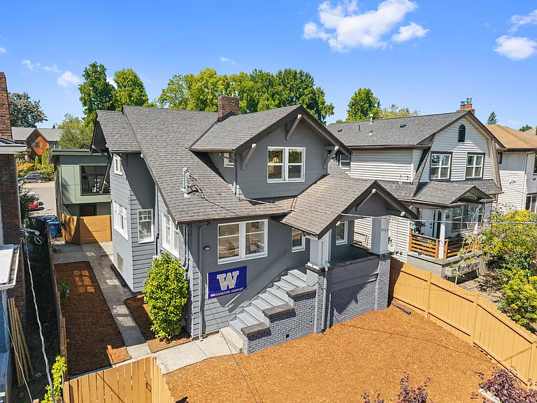 4525 5th Ave NE #L — Photo 2
