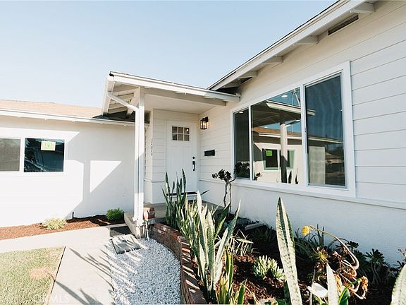 3rd image of 12828 Rexton St