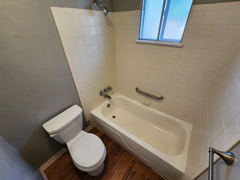 Crestview Apartments — Photo 31
