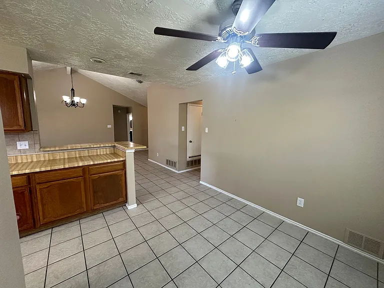 4045 Cavalry Dr — Photo 12