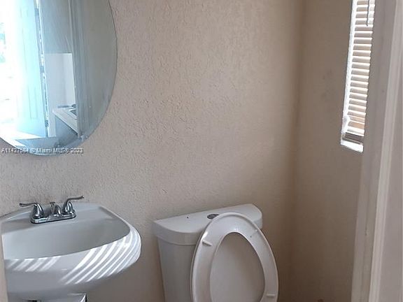 5th image of 1200 NE 110th St #1