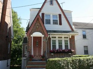 4370 Van Cortlandt Park E, Bronx, NY 10470