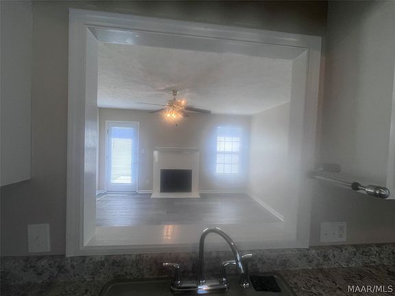 5th image of 345 Foxdale Rd