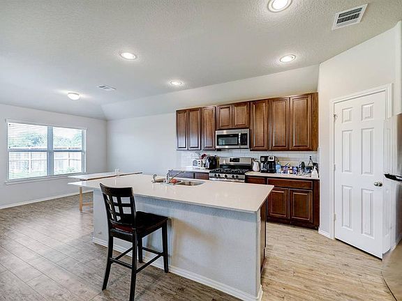 4th image of 7523 Tye Creek Ln