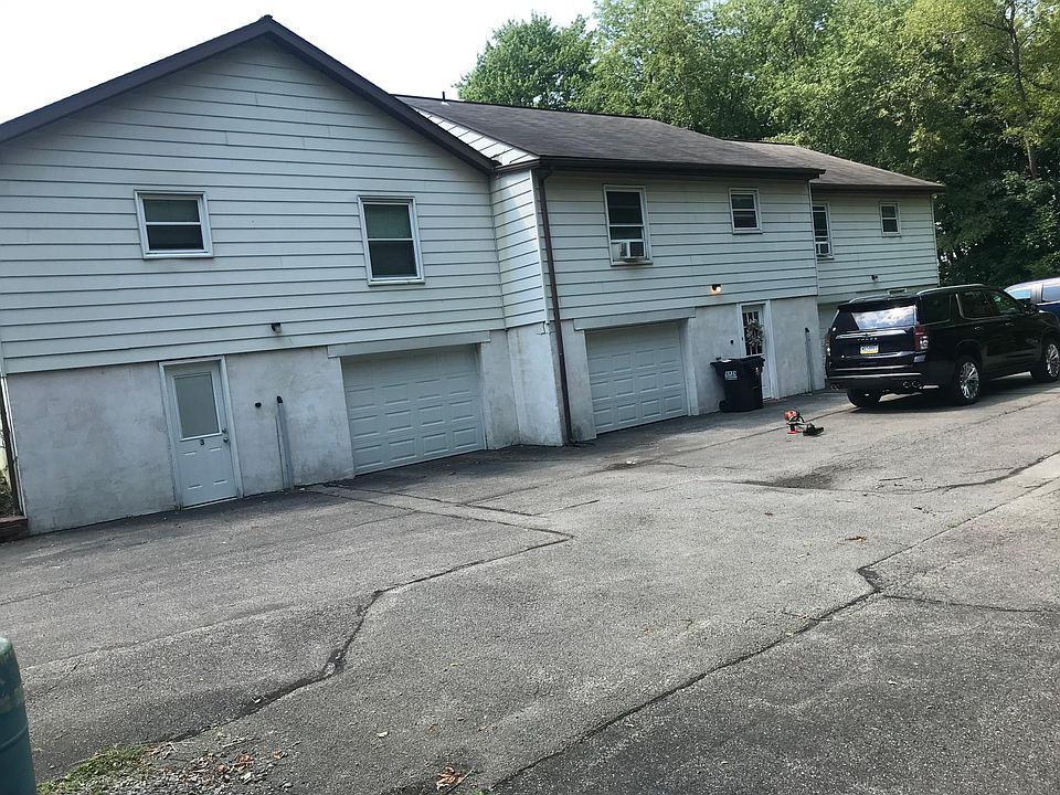 2nd image of 1468 Mercer Rd