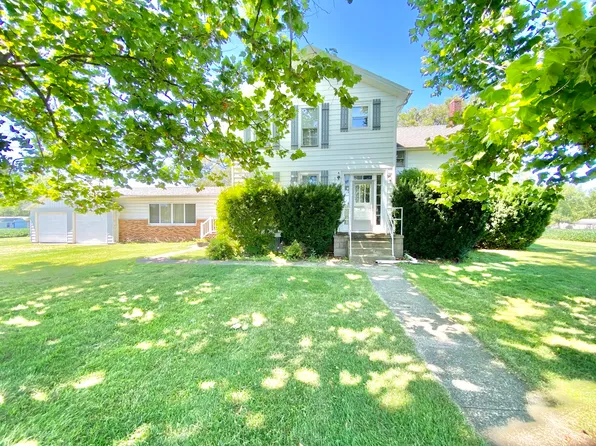 605 N Thomas St, Thomasboro, IL 61878