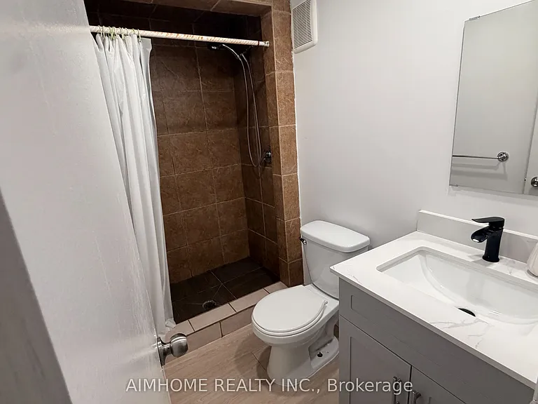 441 Fernleigh Cir S — Photo 2