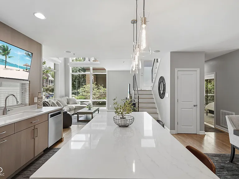 932 N Broadway St #1 — Photo 11
