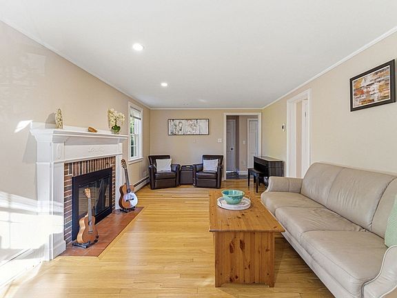 5th image of 65 Spring St