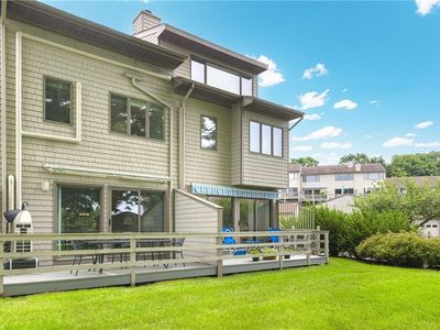 105 Windward Ln, Bristol, RI, 02809