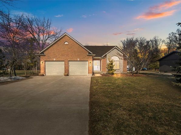 4068 Collingwood St, Plympton Wyoming, ON N0N 1J6