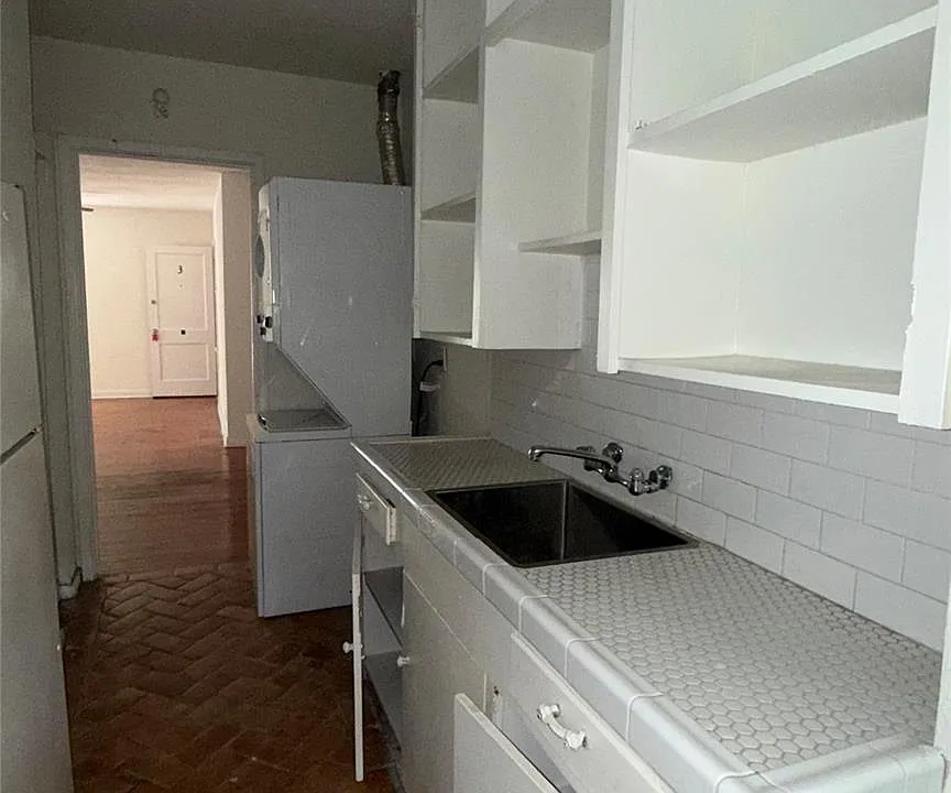 1842 W Main St #3