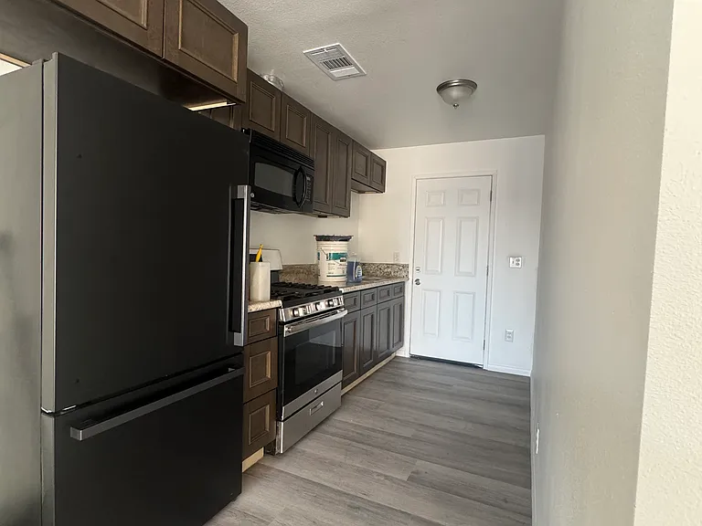 1836 Stacey Ct — Photo 4