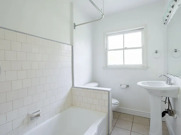 Maple Dr Apartments — Photo 7