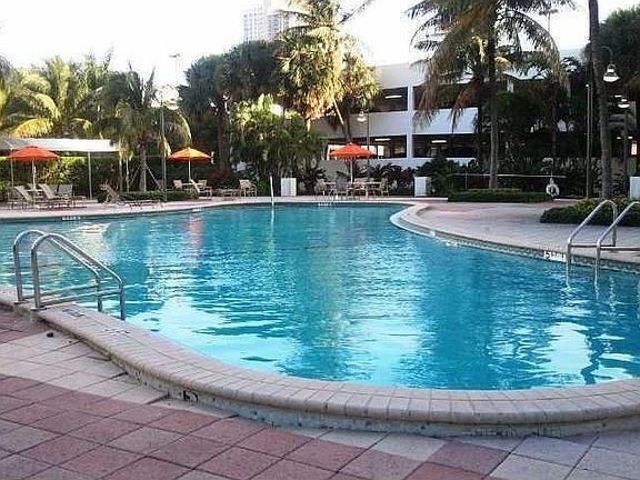 5th image of 19380 Collins Ave