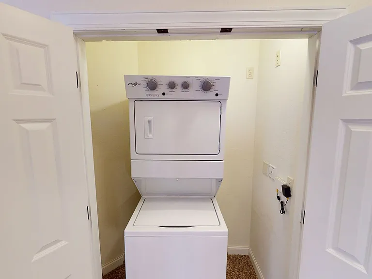 Delafield Lakes Apartments — Photo 67