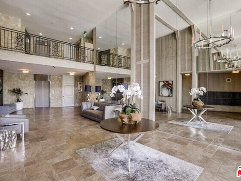 1st image of 809 S Bundy Dr APT 304