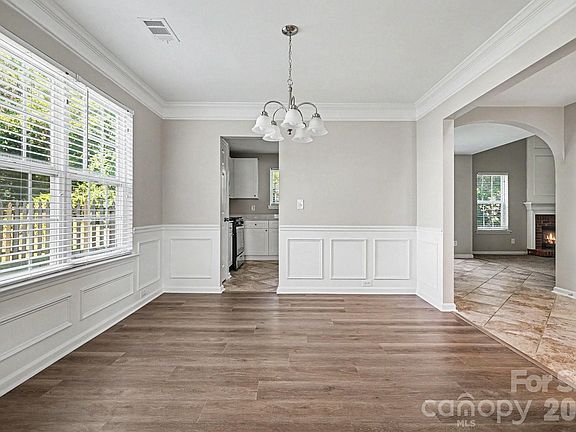 4th image of 7824 Belchester Cir
