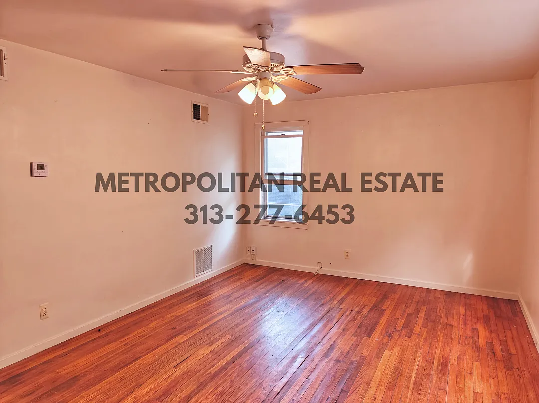 3 bed, 1.5 bath, 1054 sqft, $1,250 — Photo 2