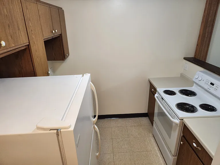 503 S Main St #12 — Photo 3