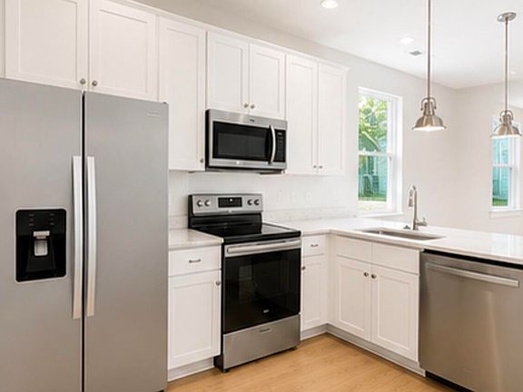 3rd image of 2061 Beech Ave