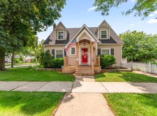 5 W South St, Arlington Heights, IL 60005