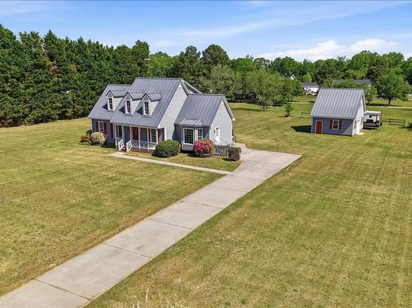 107 Lakeside Dr, Selma, NC 27576