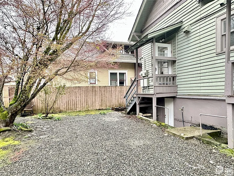 114 Wells Ave S — Photo 9