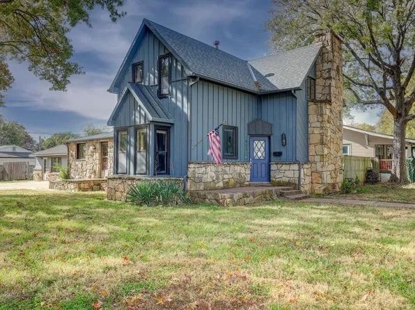 915 E 15th Ave, Winfield, KS 67156