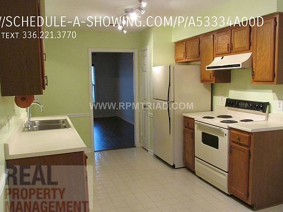 4th image of 814 Guilford College Rd APT 127