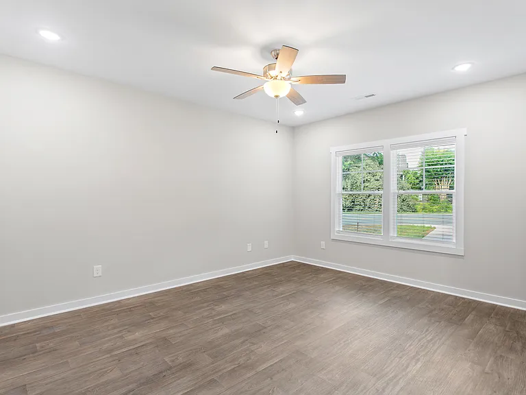 687 N Manning Ave — Photo 22