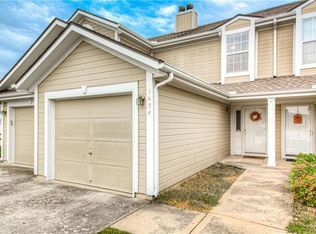 5634 NW Plantation Dr, Lees Summit, MO 64064