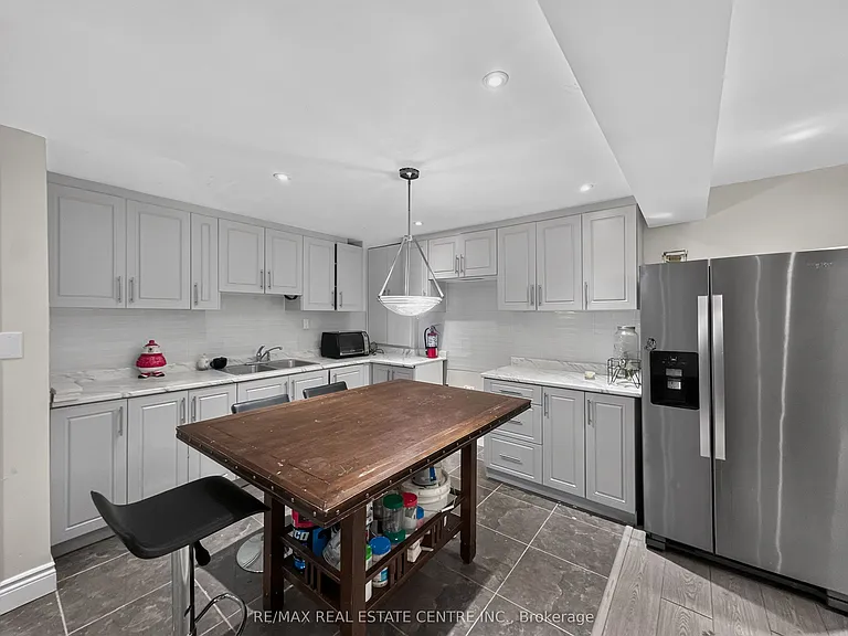 266 Fennamore Ter — Photo 24