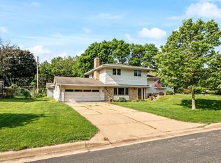 2501 Hayes Dr, Burnsville, MN 55337