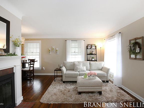 4th image of 1032 Beechwood St NE
